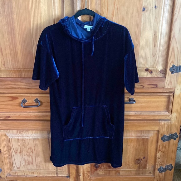 Velvet hooded dress - Picture 1 of 6